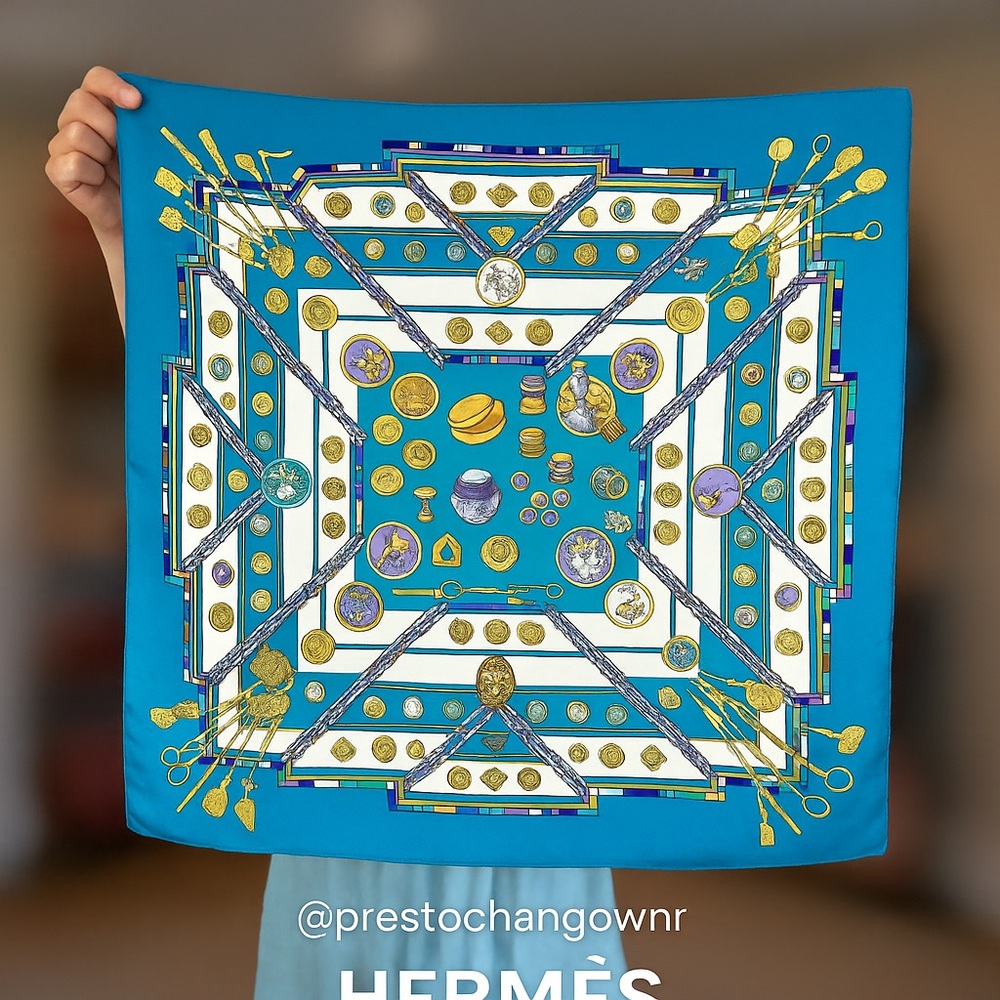 🧣 Hermès “Petite Main” Carre 90 Silk Scarf